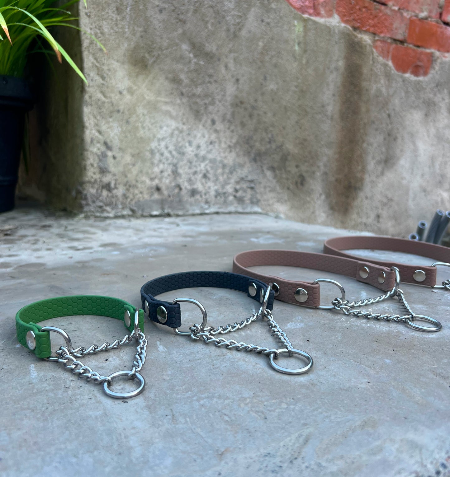 Halvstryp halsband med kedja i vattentätt material