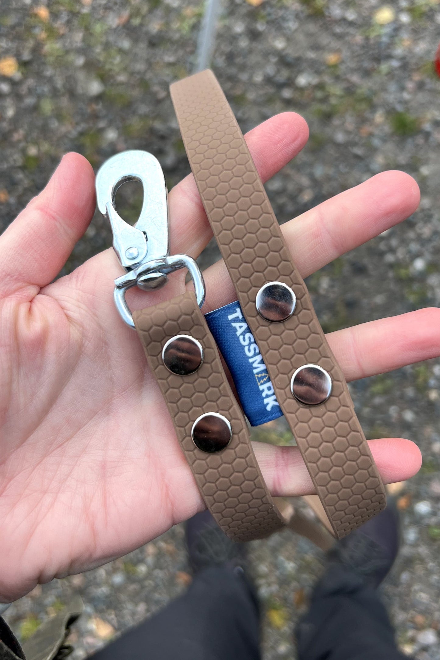 Svante 2 meter och 3 meter koppel med swedish snap hook eller bgb hake. I vattentätt hexa material som inte luktar