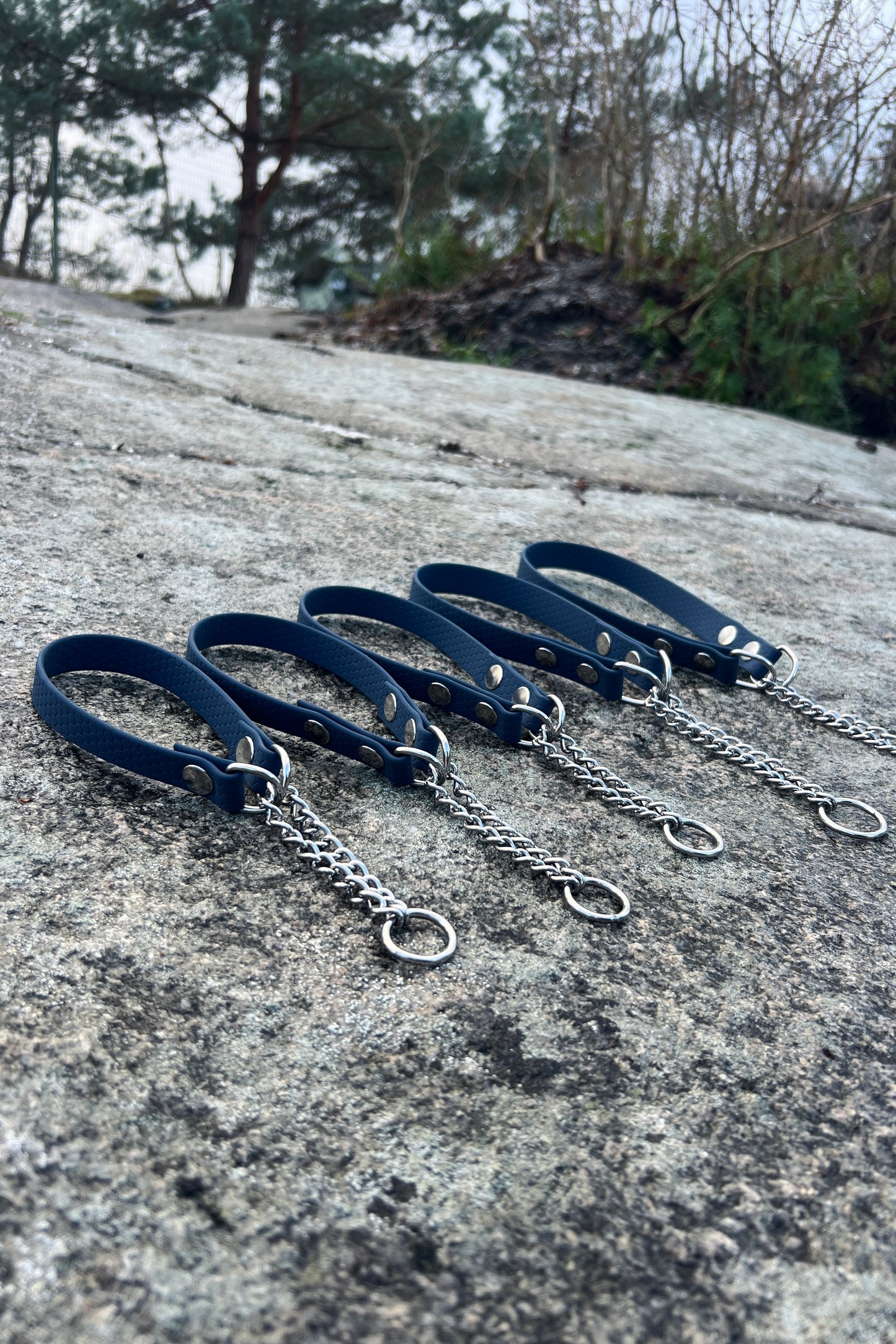 Agda halvstryp halsband med kedja