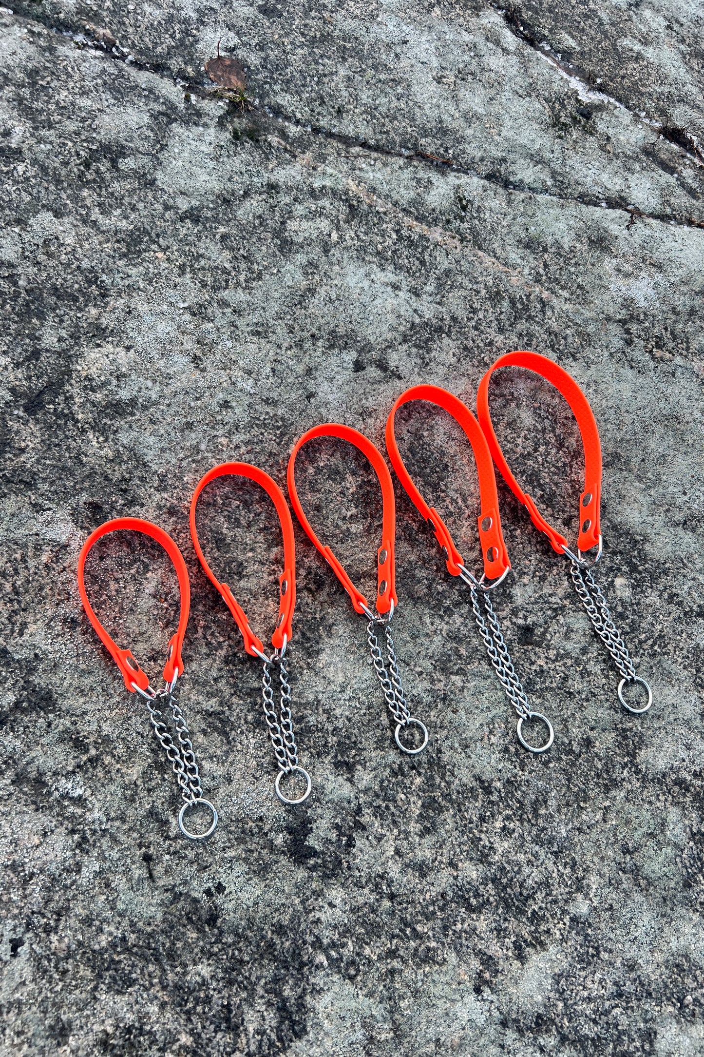 Agda halvstryp halsband med kedja