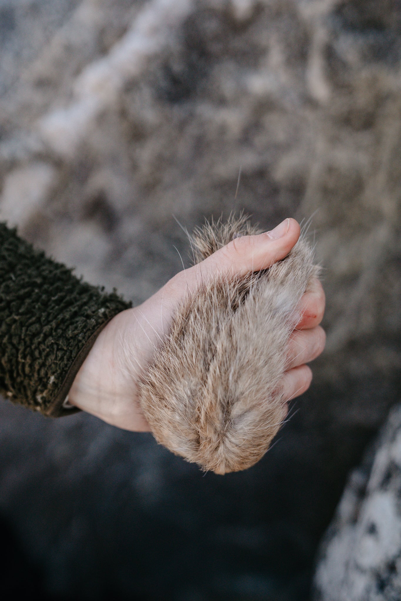 Fickleksak i kaninpäls med handtag