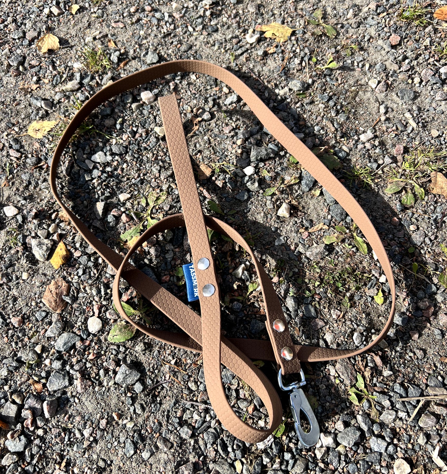 Svante 2 meter och 3 meter koppel med swedish snap hook eller bgb hake. I vattentätt hexa material som inte luktar 