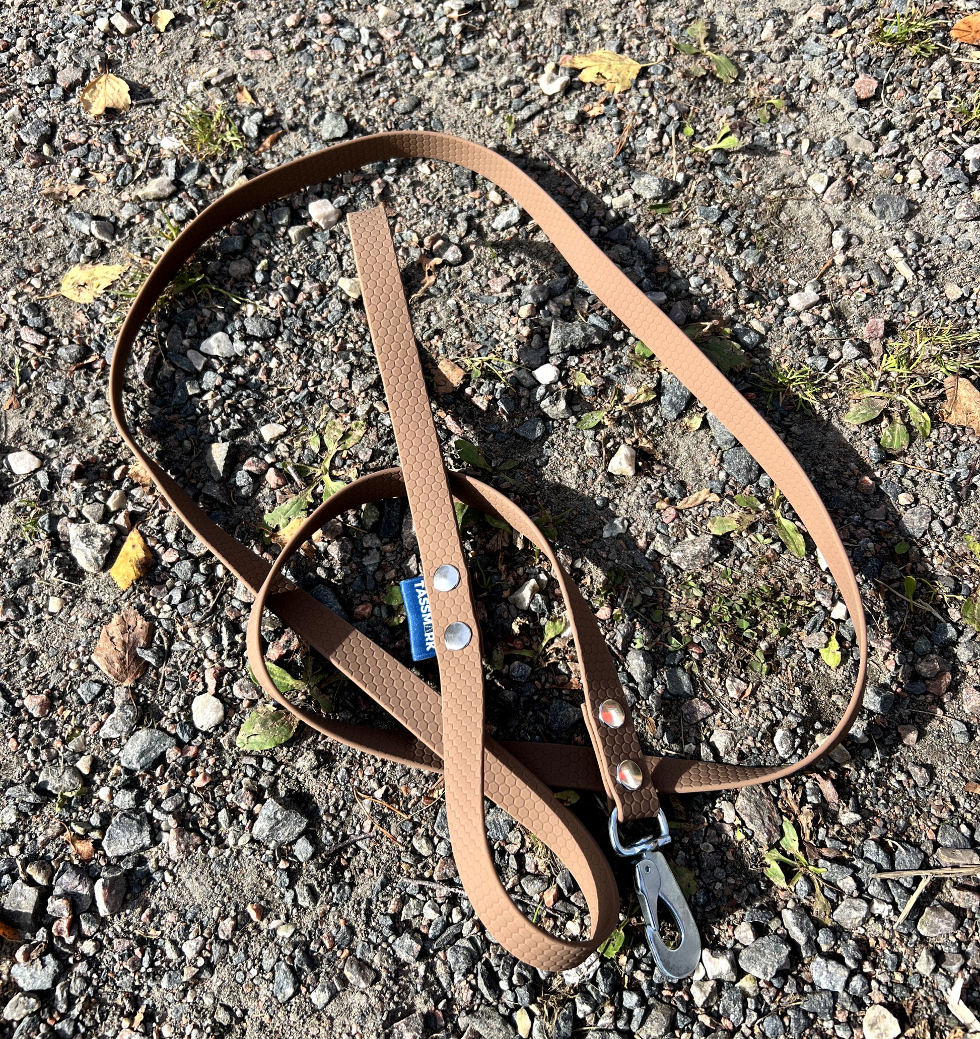 Svante 2 meter och 3 meter koppel med swedish snap hook eller bgb hake. I vattentätt hexa material som inte luktar 