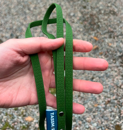 Svante 2 meter och 3 meter koppel med swedish snap hook eller bgb hake. I vattentätt hexa material som inte luktar 